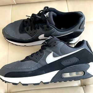 Nike Air Max size 9.5